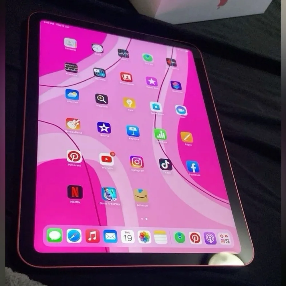 10.9 inch pink iPad. WiFi, no cellular. No scratches. New. 128GB .